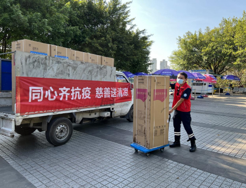 两江新区慈善会为抗疫一线医务工作者 “送清凉”